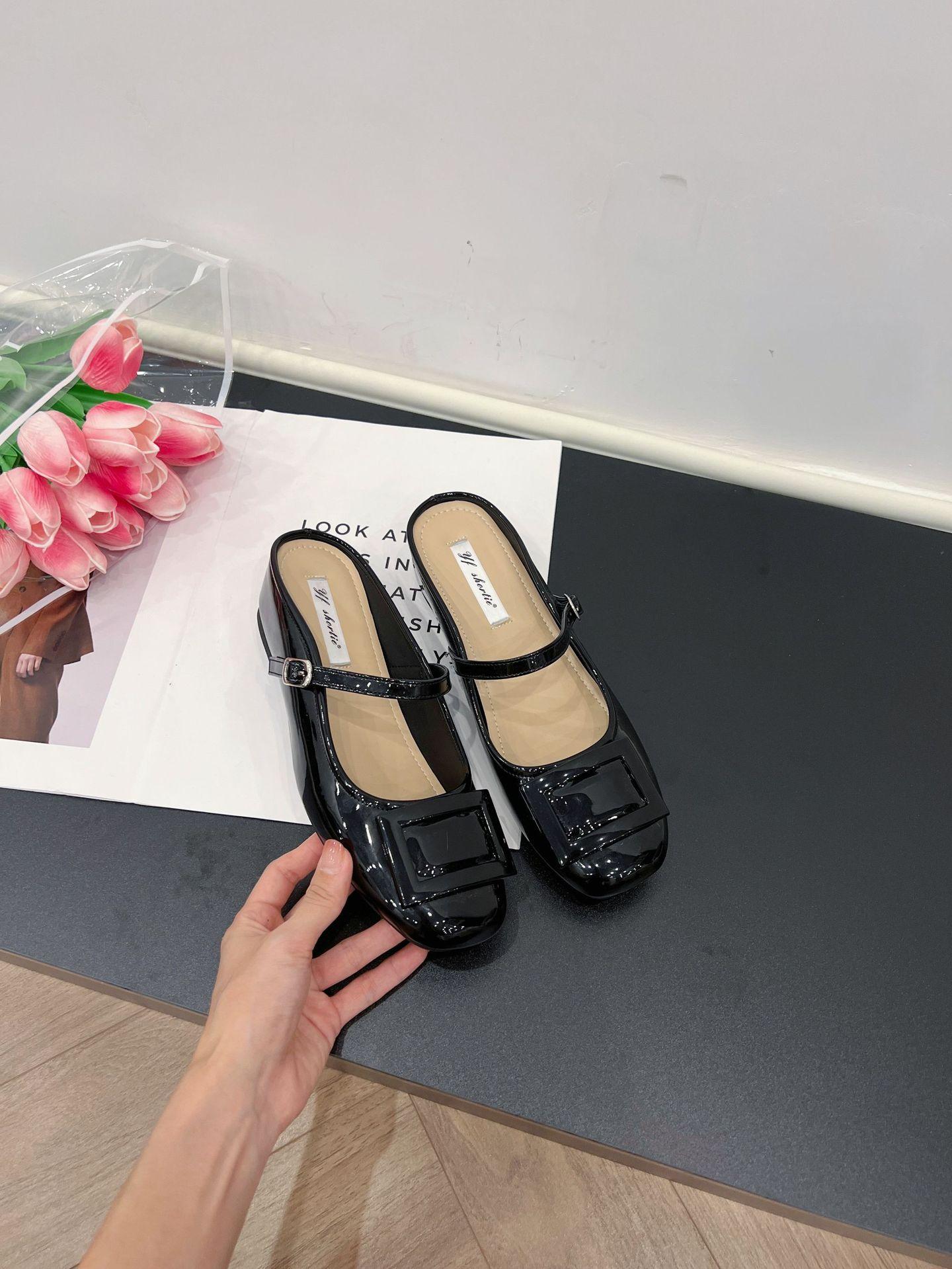 

Small person increases height 5cm small round head square buckle shallow mouth 2025 new small fragrant wind comfortable soft sole patent leather singl 40