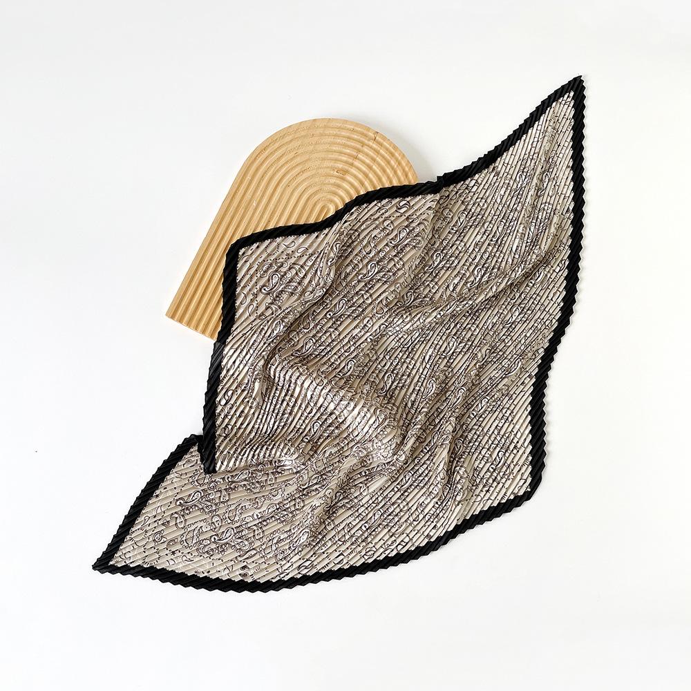 NEU Mode Plissiert Bedruckt Damen Halstuch Schals Vintage 70CM Quadratischer Plissierter Schal Für Damen Sommer Knitter Damen Schals