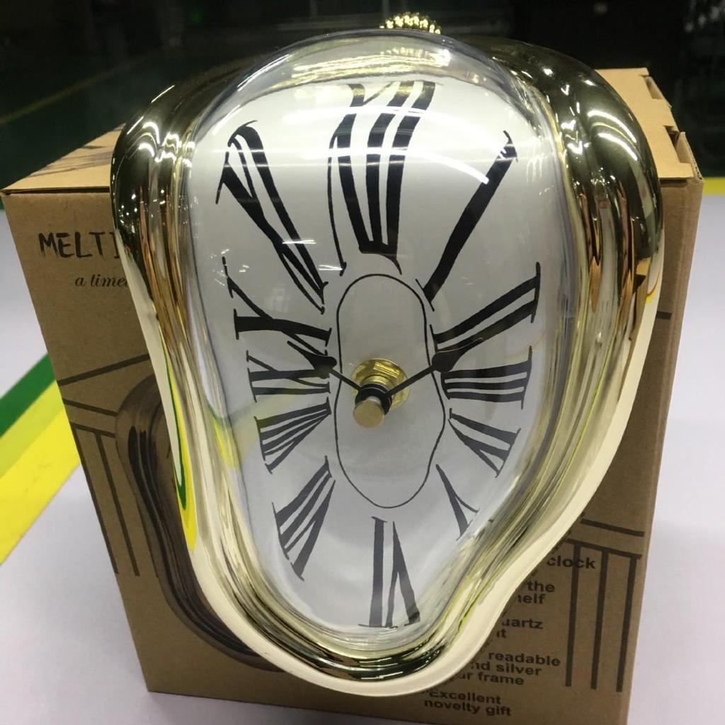 Creative Melting Table Clock with Roman Numerals – Retro Twist Design for Home and Office Decor