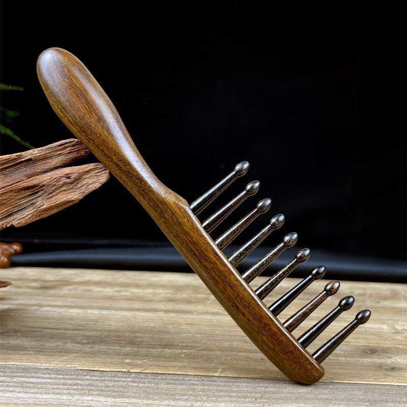 Sandlipuu laiade hammastega lokkis juuste kamm ümara käepidemega meridiaanimassaažiks