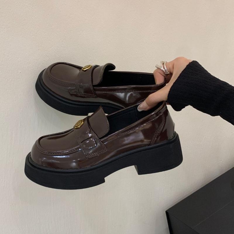 Fashion High Quality Patent Leather Loafers Women Vintage Brown Metal Decoration Designer Shoes Comfortable Thick Bottom Leather Shoes