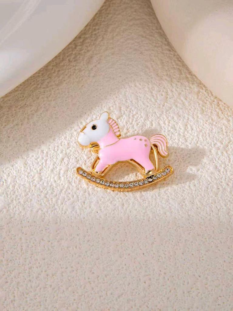 Exquisite Zodiac Horse Brooch: Festive New Year Pin & Cute Clothing Accessory