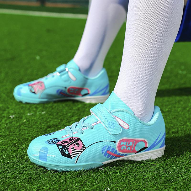 

Нові хлопчачі футбольні бутси TF шиповані дитячі учнівські дівчачі на липучці шкіряні водонепроникні дихаючі трав яні тренувальні бутси 39