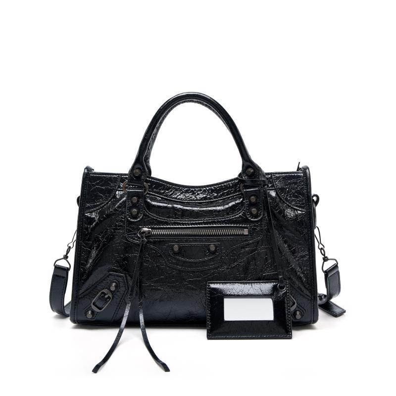 Spice girl rivet locomotive bag retro messenger leather large capacity tote bag niche leather handbag women