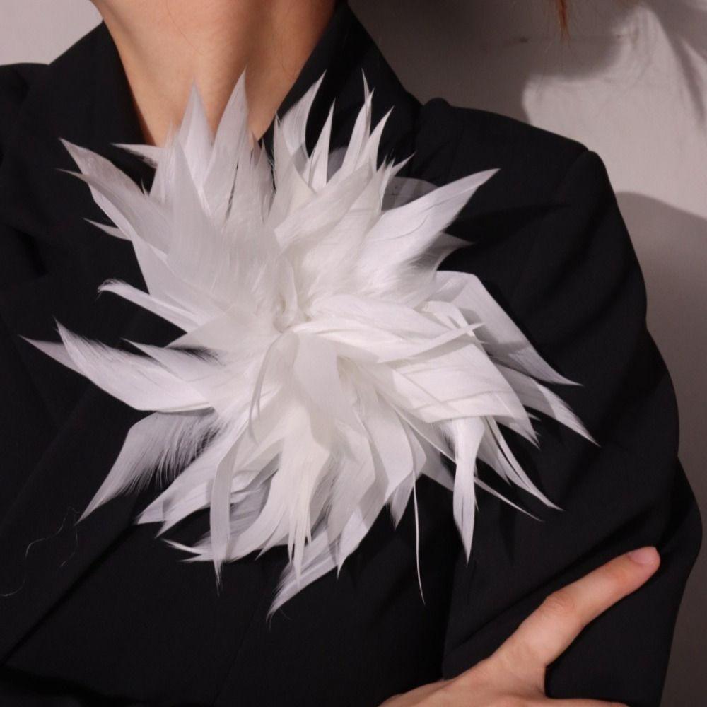 Lightweight Artificial Feather Lapel Pin Colorful Exaggerated Feather Brooch Wedding