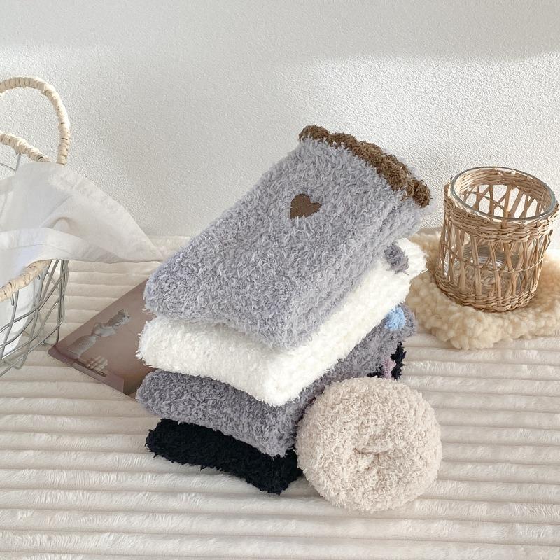 Non-shedding Coral Fleece Socks, Women's Embroidered Heart-shaped Sleep Socks, Thickened Warm Half-fleece Socks