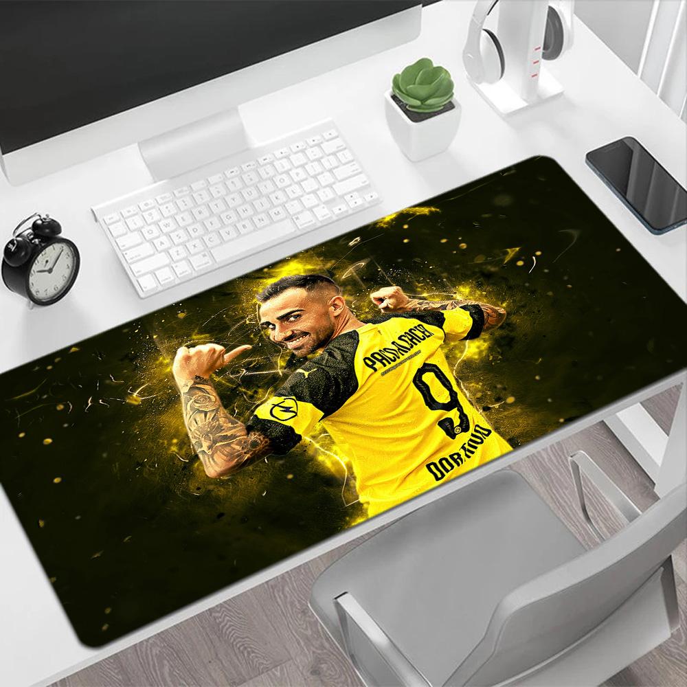 Player Celebrates Victory Moment Gaming Mouse Pad Desk Mouse Pad Study Desk Mat Non-Slip Rubber Base Perfect Gift for Gamers And Professionals