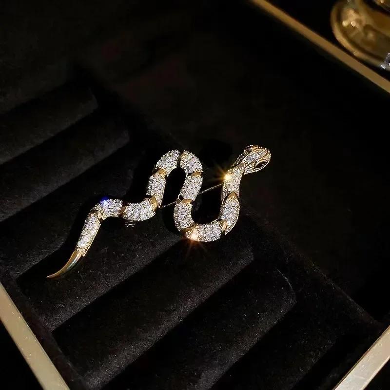 LATS Unique Design Silver Snake Brooches for Women Men Unisex Full of Rhinestone Snake Animal Pins Badge Jewelry