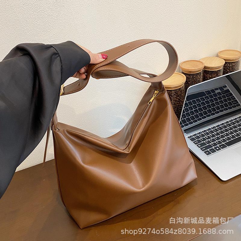 

Manufacturer s simple big bag women s 2025 new fashionable large-capacity shoulder underarm bag popular messenger bag коричневый