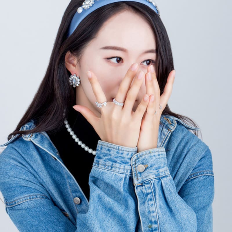 AUGUST ALICE Bold Flower Crystal Satin Headband [Blue]