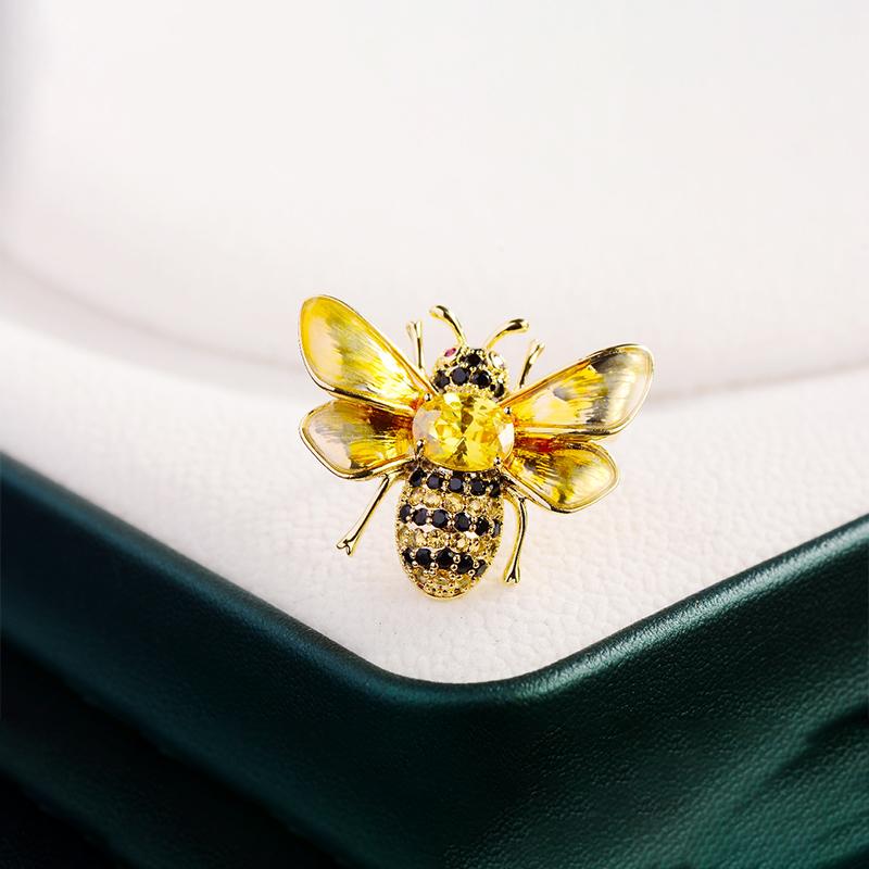 Stylish And Cute Little Bee Brooch Elegant And Creative Enamel Color Clothing Decoration Pins Simple Accessories