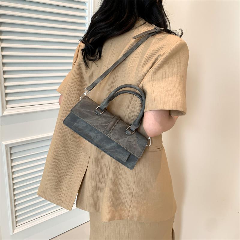 Sac à bandoulière pour femme en cuir PU bleu clair Sac à main exquis Sacs baguette Nouveaux sacs design tendance