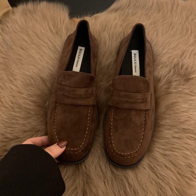 Fashion Spring And Autumn Retro Female Loafers 2025 New Style Roman Flat Heel Comfortable Versatile Slip On Cow Suede Women Flat Shoes