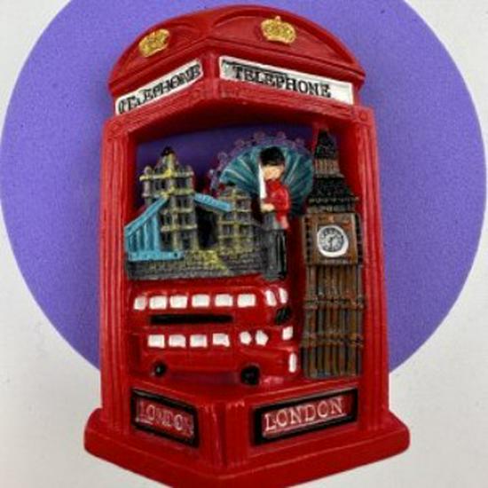 Mezinárodní kolekce pryskyřičných magnetů na lednici: Maďarsko, Dubaj, Thajsko, Polsko, Egypt, Itálie, Austrálie, Německo, Španělsko, Belgie