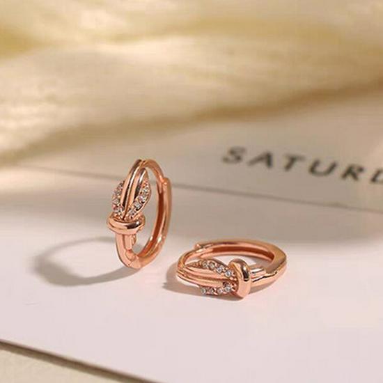 

Корейські сережки-кафи у вигляді вузла-кола - Сережки осіннього тренду 2025