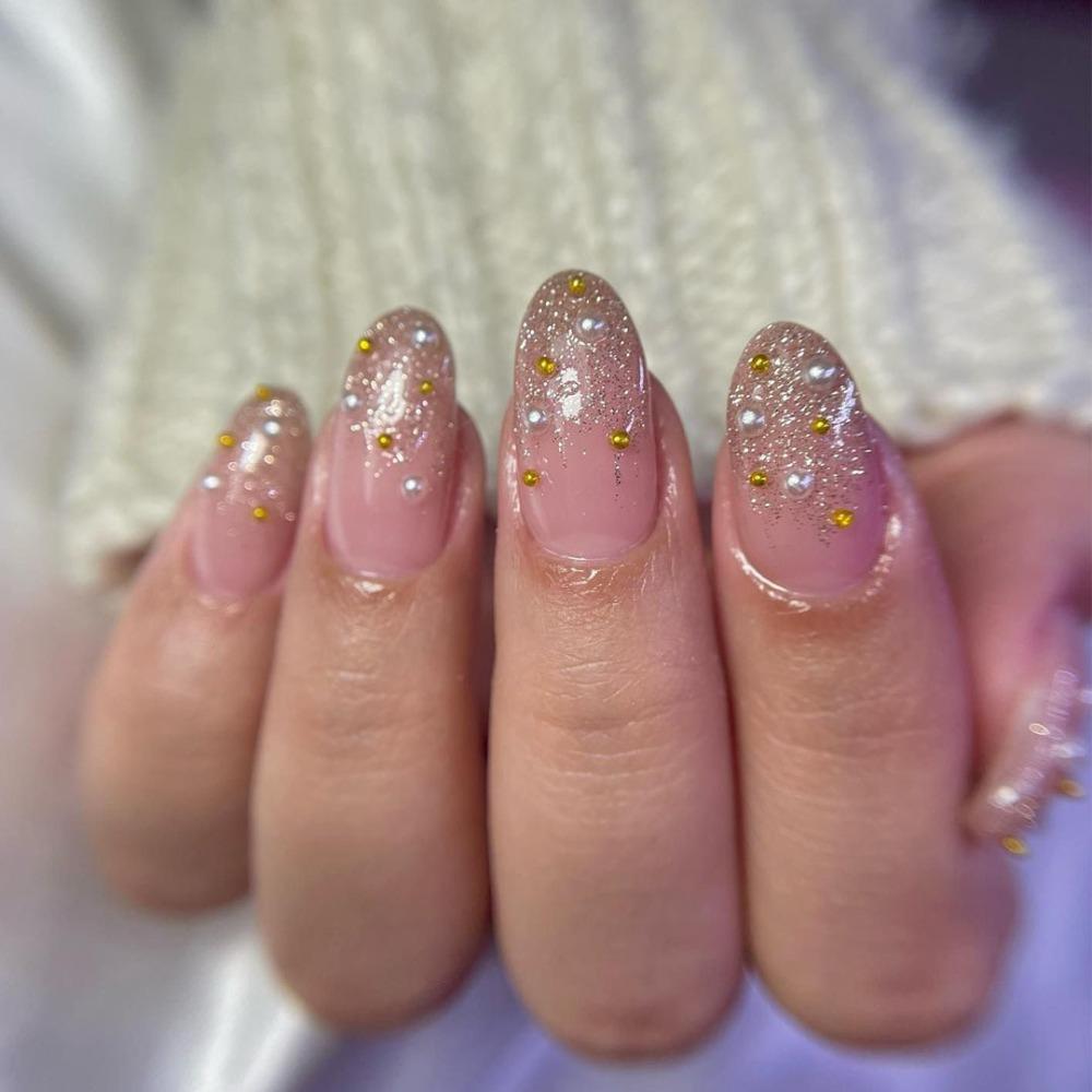 

Full Cover Almond Fake Nails Wearable Manicure Press on Nails Detachable Nail Tips Women