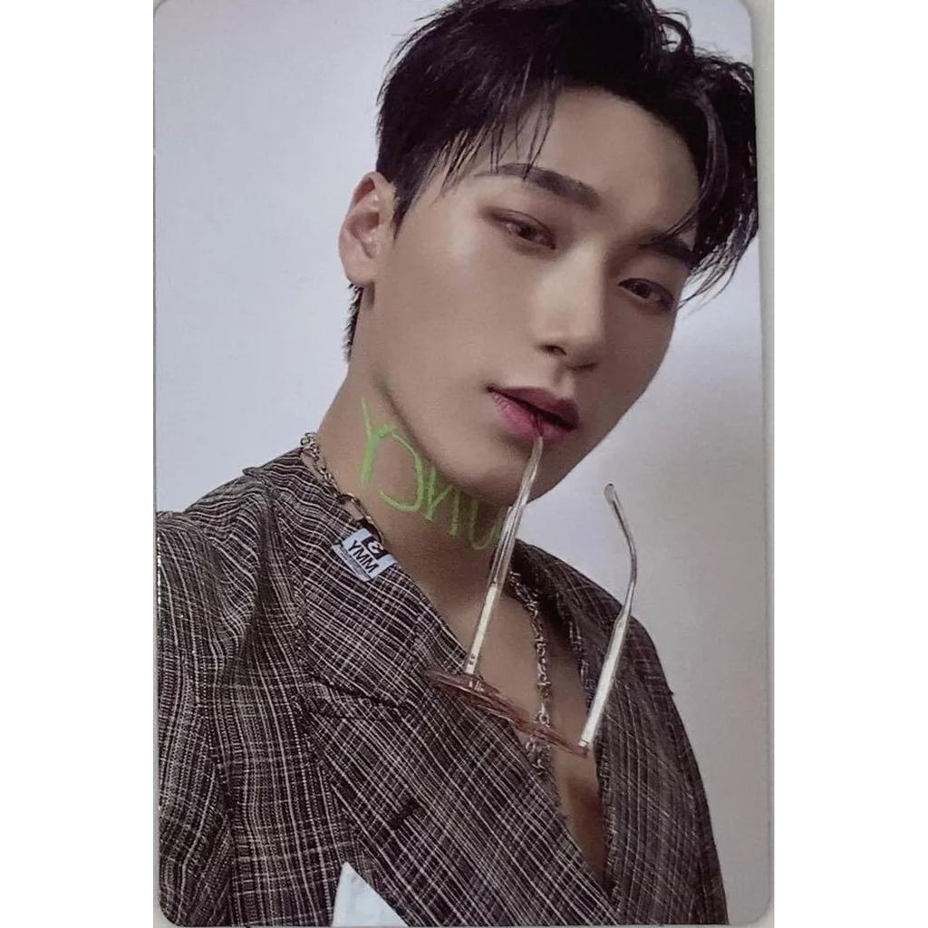 ATEEZ THE WORLD EP.2:OUTLAW A / DENÍK / JEDNOTKA DENÍKU / Z ver. OFICIÁLNÍ FOTOKARTA