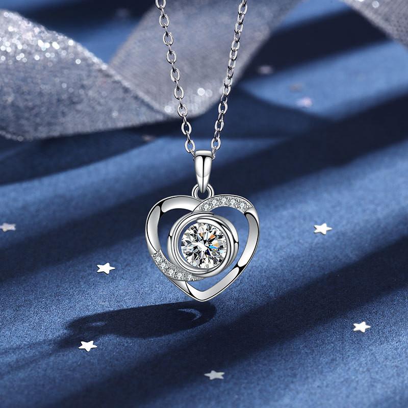 Colier cu pandantiv inimă Moissanite din argint real Colier cu diamante de culoare D de 1 carat pentru femei Design de modă Bijuterii fine