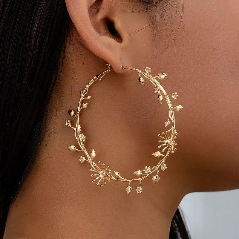 1 Pair Exaggerated Hoop Earrings For Women Leaf Flower Gold Color Big Circle Earrings Vintage Trend Women'S Jewelry Gift