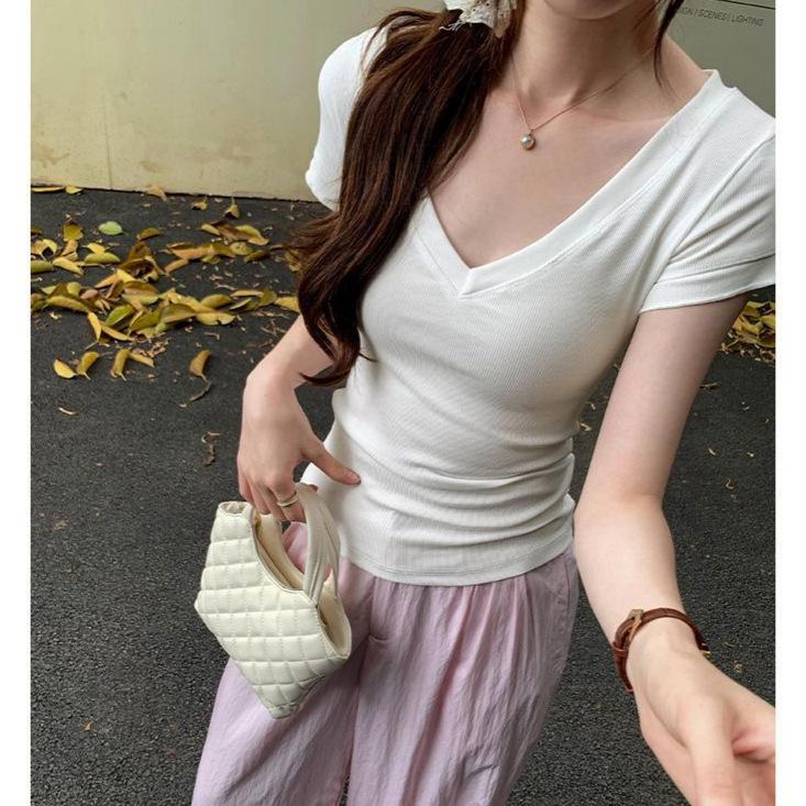 White Shoulder V-neck Short-sleeved T-shirt Women's Summer New Pure Desire Primer Slim and Thin Women's Top