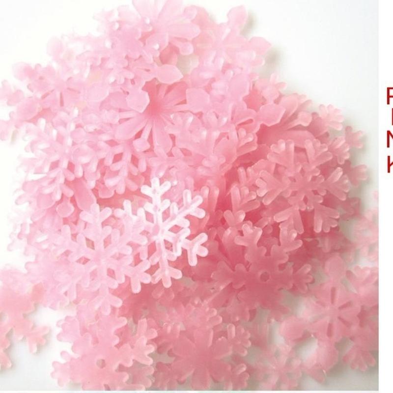 50pcs Snow Wall Stickers Christmas Decal Glow In The Dark Baby Kids Bedroom HomeSnowflake Luminous Fluorescent Wall Stickers