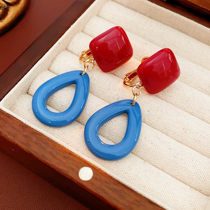 Silver needle resin oval pendant earrings retro Hong Kong style stud earrings female dopamine exaggerated earrings design sense niche