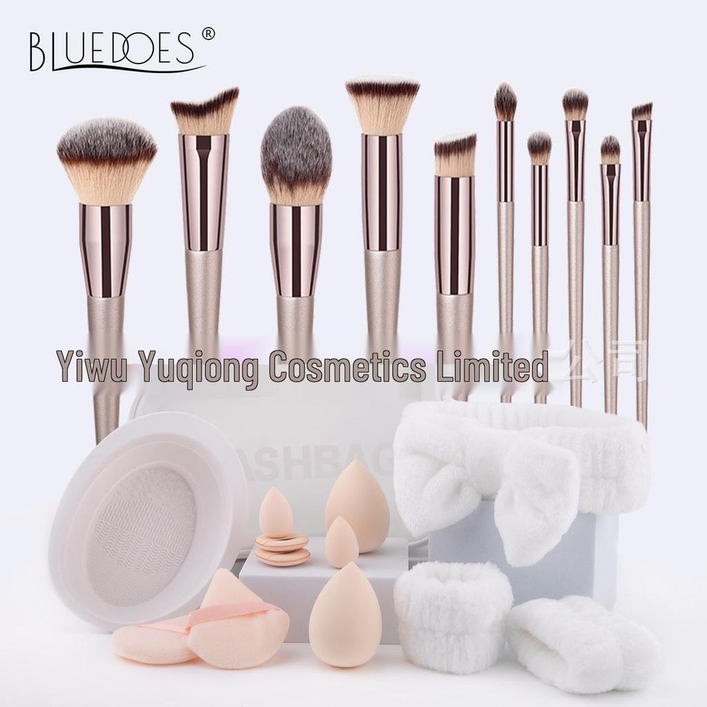 33-Piece Makeup Brush Set with Super Soft Beauty Sponge and Eyeshadow & Foundation Brushes