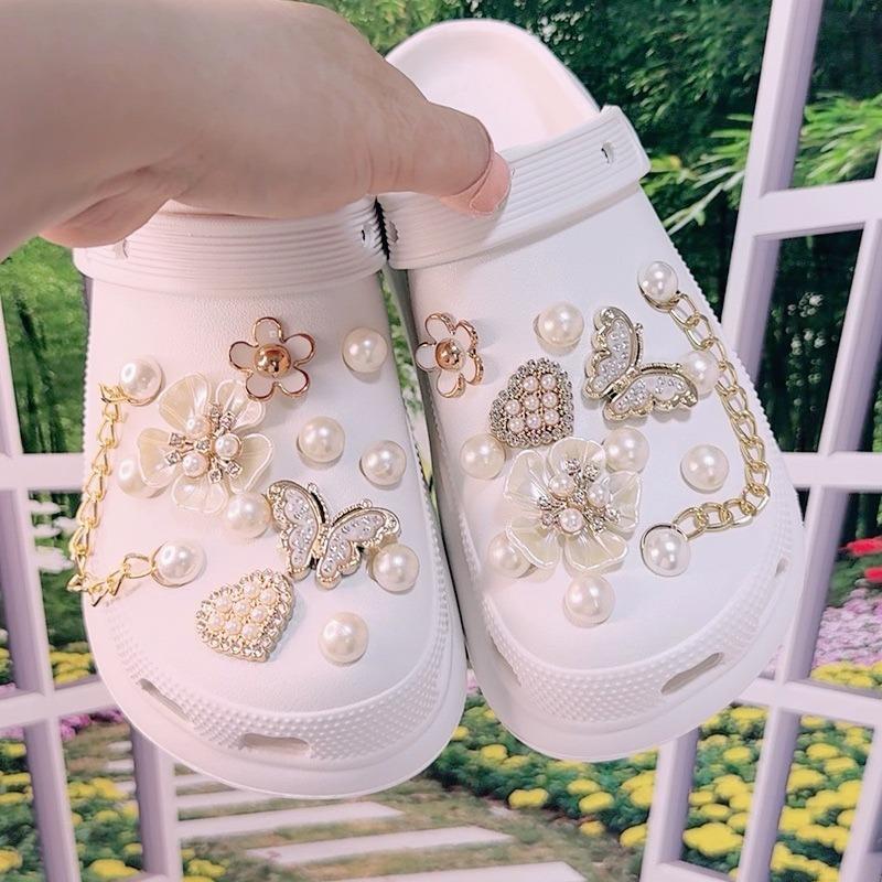 24PCS Luxury Shoe Charms Set Accessories Hole Shoe Buckle Diamond Butterfly Fiveleaf Flower Pearl Chain DIY Shoes Decorations