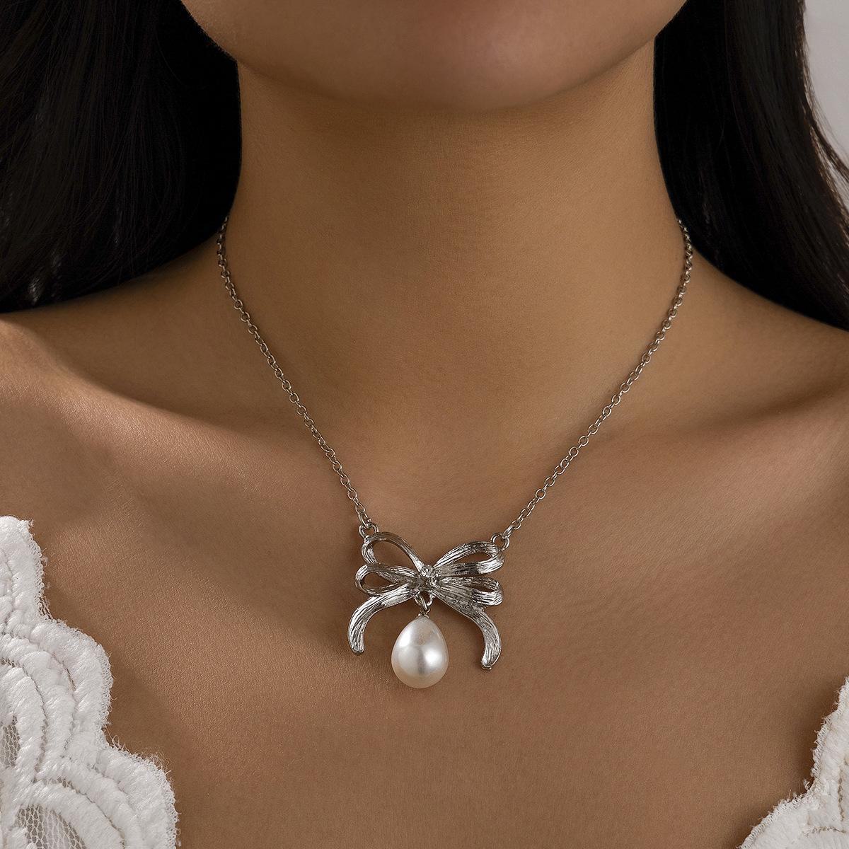 

European & American Bow Round Necklace with Imitation Pearl Alloy Chain