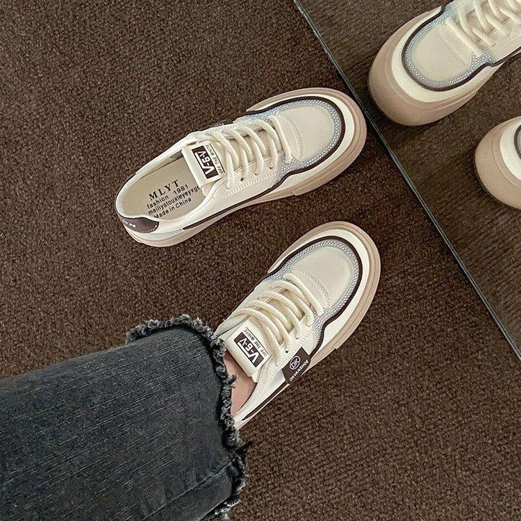 Printemps, été, automne et hiver nouvelles chaussures pour femmes chaussures de planche pour femmes chaussures d'étudiant chaussures blanches femmes coupe basse tête ronde ceinture chic