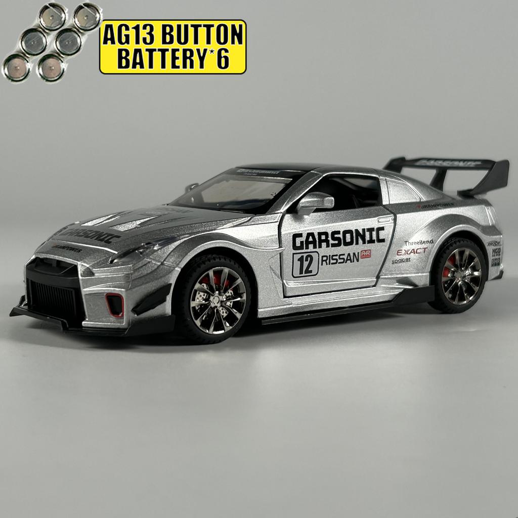 1:32 Nissan GTR CSR2 Modello in Lega Metallica Diecast Auto Decorazione per la Casa & Collezionabili Ornamento per Esposizione Hobby Regali per le Feste