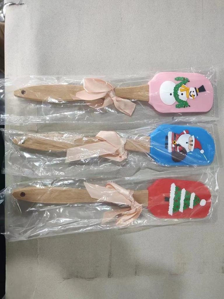 Silicone Butter Scraper With Christmas Pattern, Wooden Handle, Baking Scraper, Heat-resistant Cake And Cream Cooking Spatula
