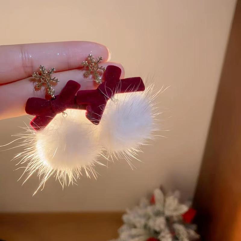 

Серьги-шарики Pearl Love: Элегантный дизайн серебряной иглы для женщин