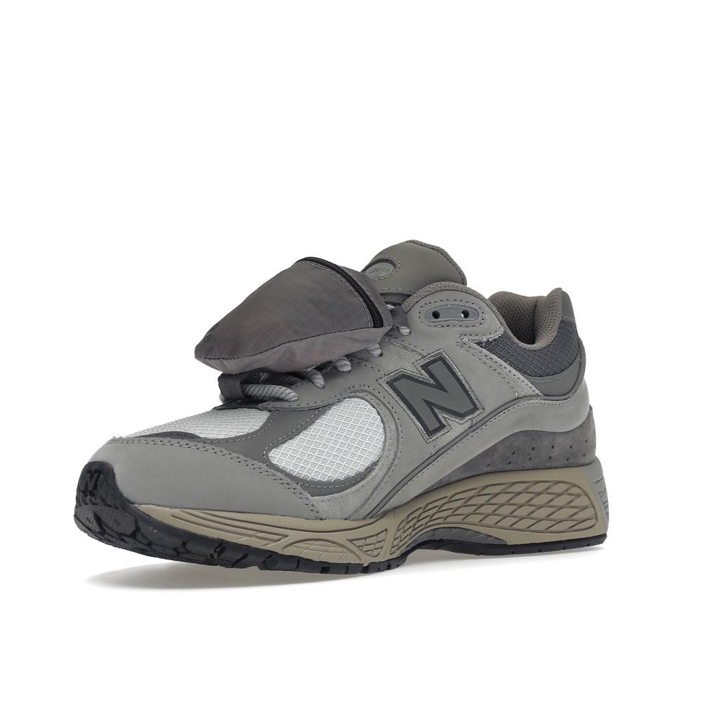 New Balance 2002R Pouch - Summer Fog Unisex Sneakers Grey Team-Away-Grey Dark-Silver-Metallic M2002RVC