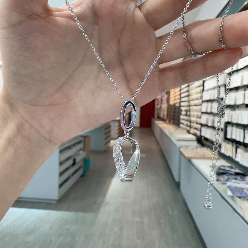 Geometrische Zirkonia Halskette im Vintage-Stil: Leichter Luxus-Anhänger im Hongkong-Stil mit vielseitiger Schlüsselbein-Kette