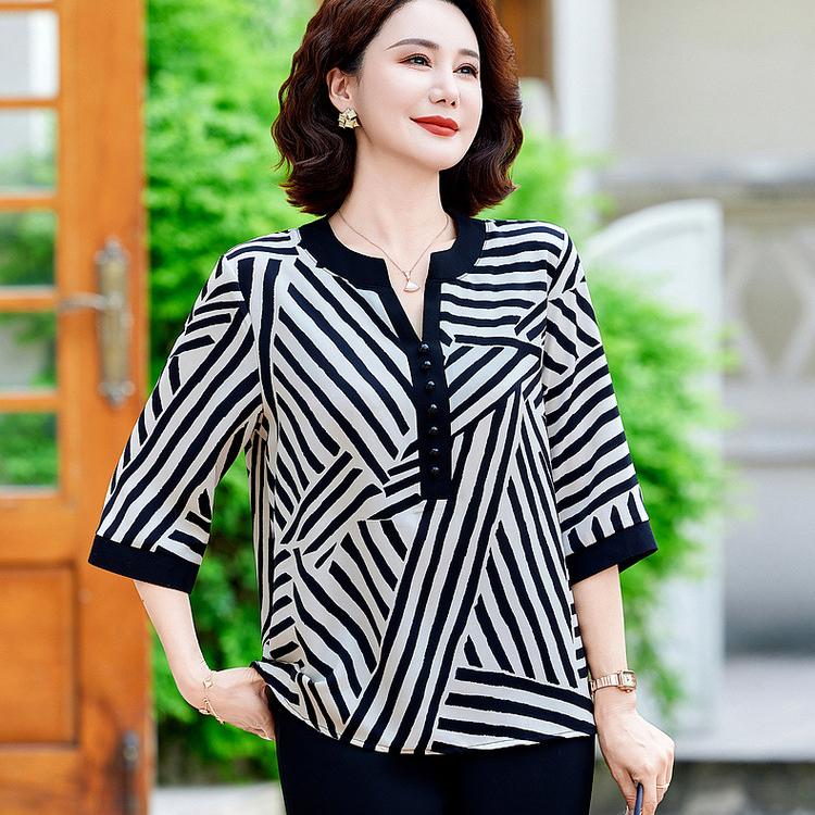 

Summer Fragmented V Neck Middle Aged Elderly Mom s Shirt Noble Temperament Enlarged Loose Fit Shirt M
