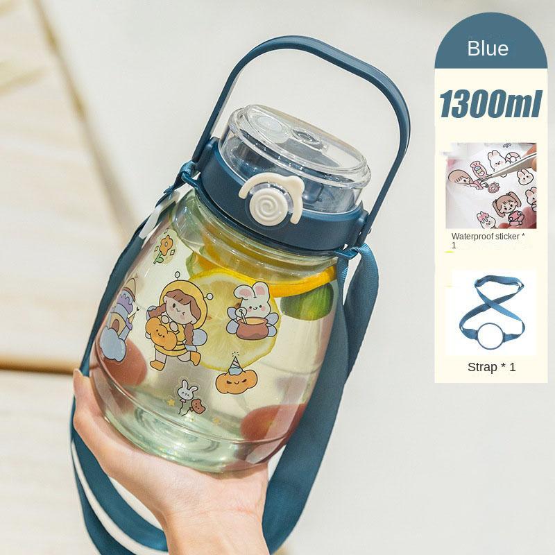1300 ML Grote Capaciteit Outdoor Sport Waterfles Met Rietje Riem Creatieve Leuke Sticker Draagbare Plastic Kinderen Tuitbeker