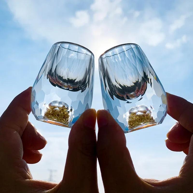 Bicchiere da shot in cristallo a doppia parete di lusso con fondo in lamina d'oro Taglio sfaccettato Bicchiere Premium per Vodka Whiskey per Home Bar e Regalo