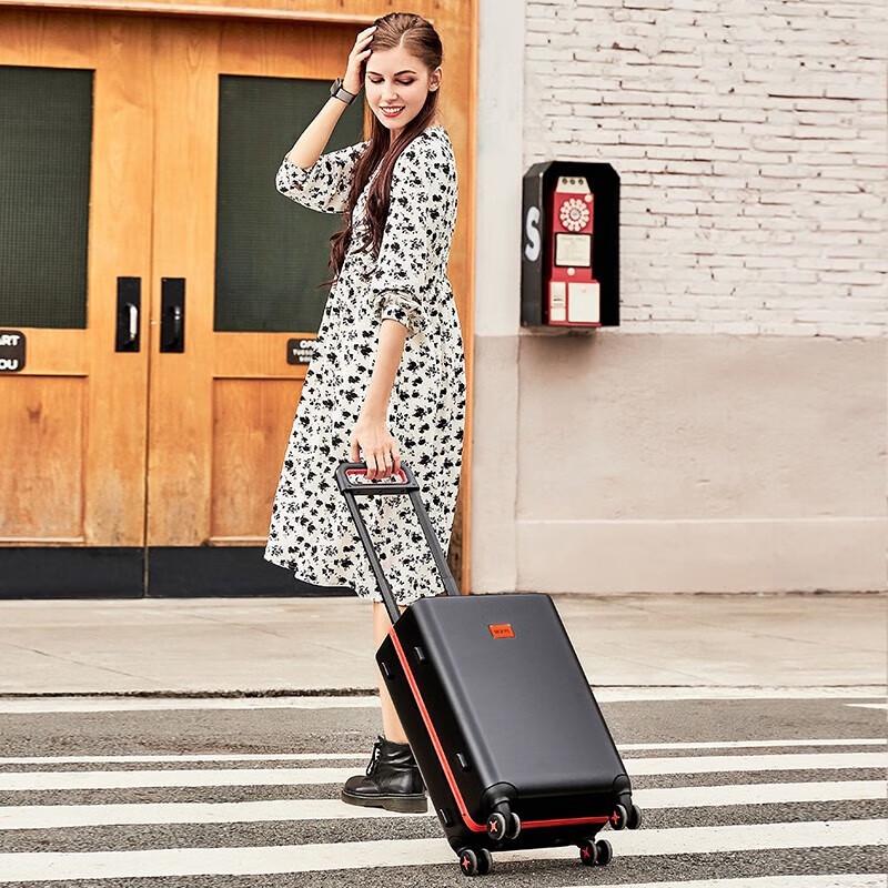 MGOB PC Spinner Carry-on Suitcase