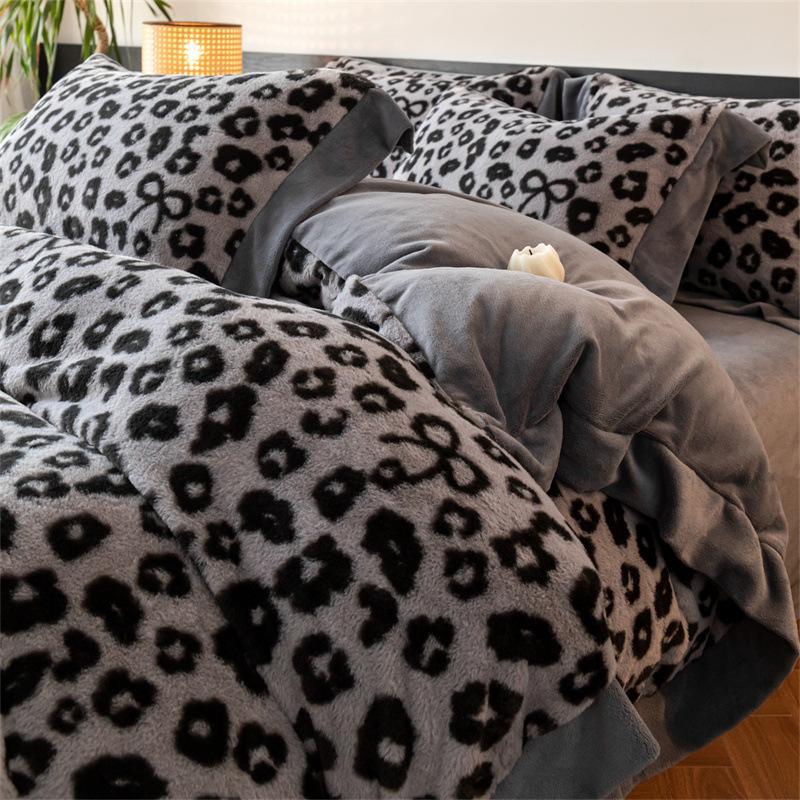 Thickened Rabbit Fleece Four-Piece Set, Warm Milk Fleece Bed Sheet Quilt Cover, Fleece Bedding, Coral Fleece Quilt Cover