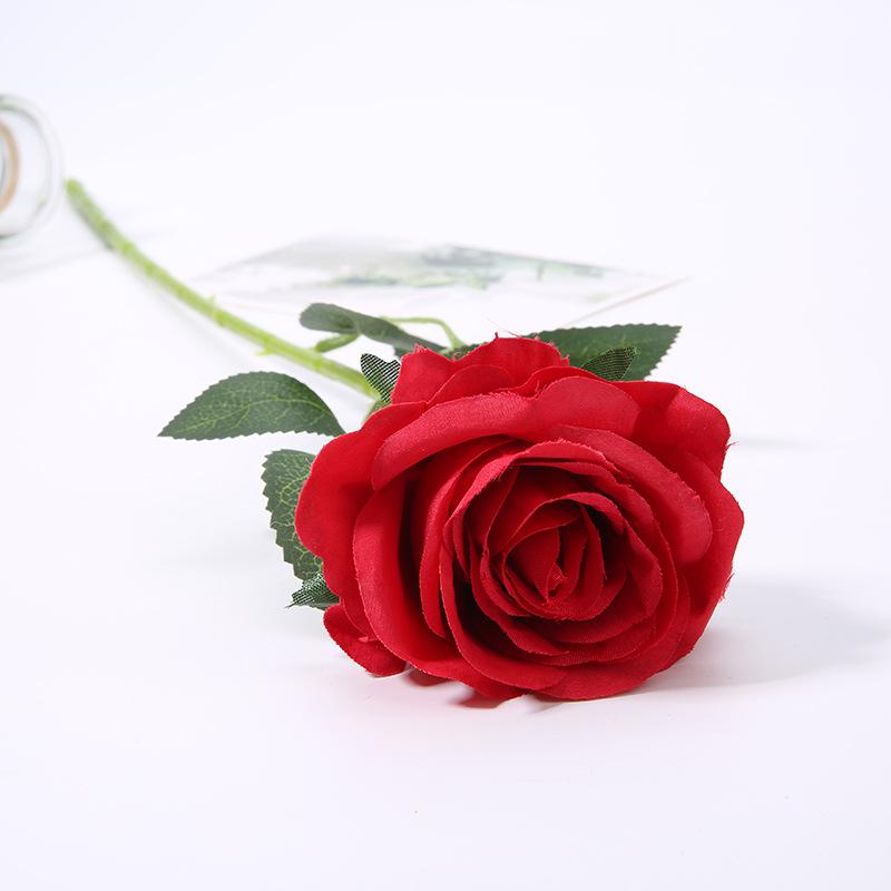 Luxury Silk Rose Arrangement for Valentine's Day - Elegant Artificial Flowers for Living Room Decor.
