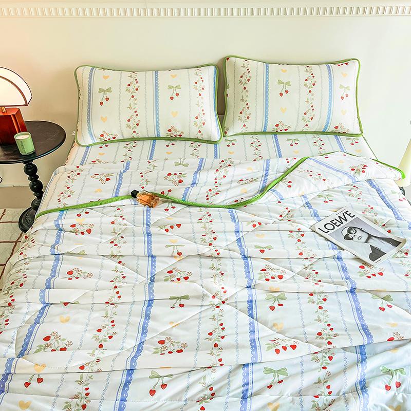 Elegant Blue Flowers Summer Cooling Quilt Floral Style Air Conditioner Quilted Quilt Skin-friendly Thin Blanket Machine Washable
