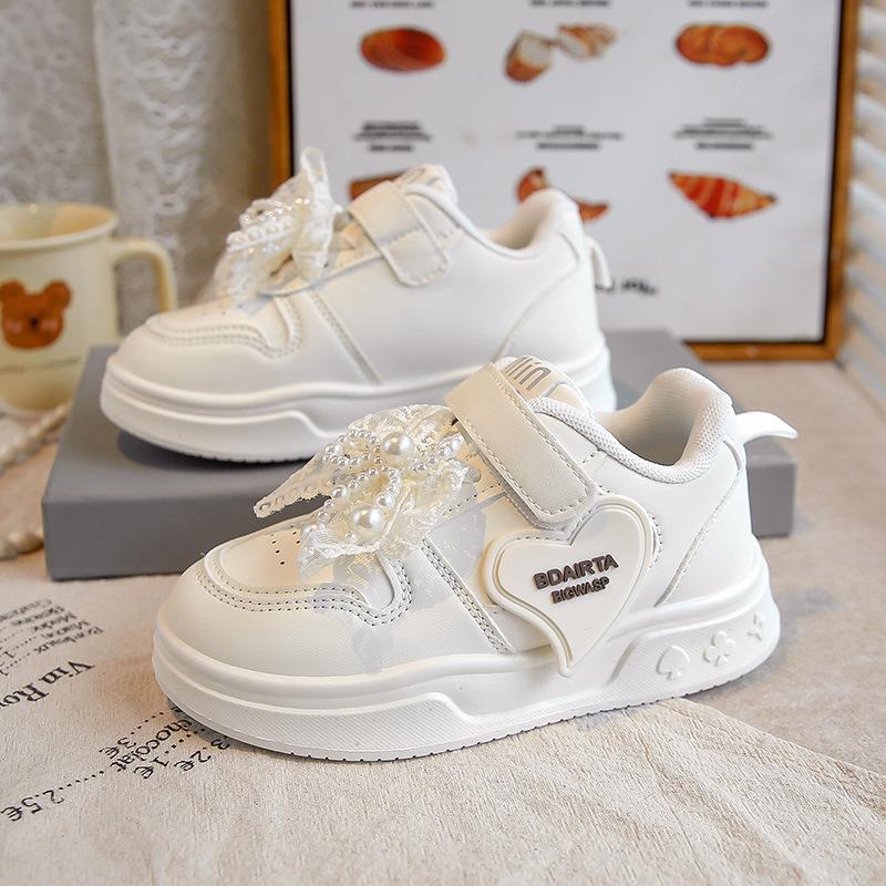 

Обувь для девочек 2025 осень новая детская повседневная обувь на мягкой подошве модные девочки маленькие белые туфли спортивная обувь для детей среднего и старшего возраста 26