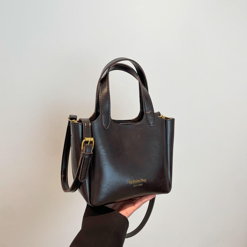 Textured handbag bag New summer trendy versatile shoulder messenger bag Fashion niche vegetable basket Women's bag trendy