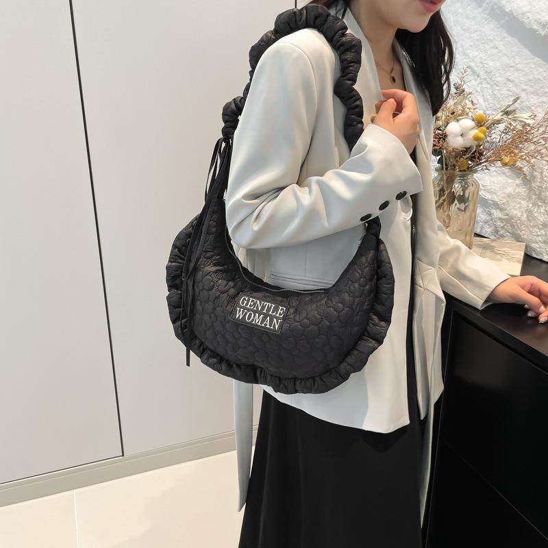 

New Autumn and Winter Casual Retro Dumpling Bags, Fashionable Embroidered Thread and Popular Drawstring 43*26*4 чёрный
