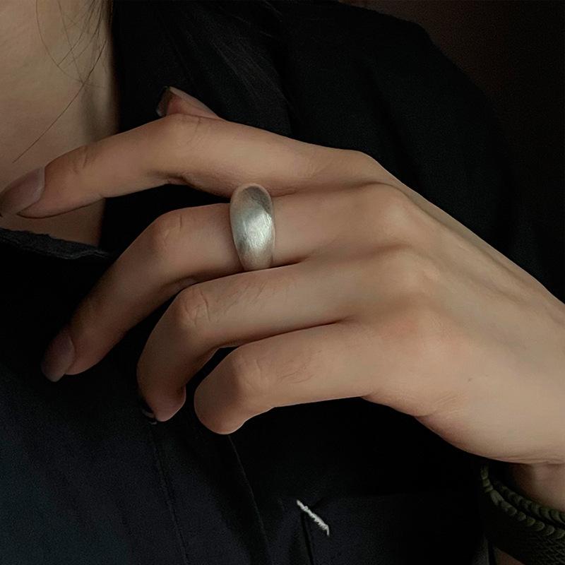 2023 Women's Minimalist Frosted Ring: Fashionable Simplicity & Versatile High-End Style