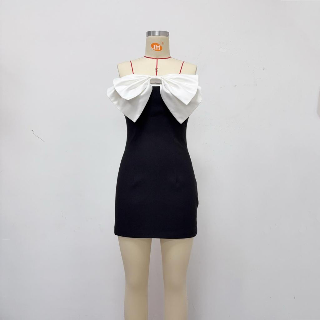 New Arrival Black & White One-Shoulder Evening Gown with 3D Floral Embellishment