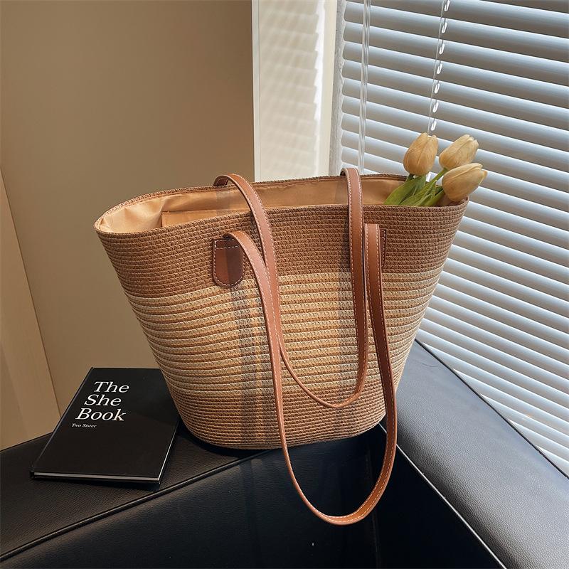 Seaside Vacation Beach Bag Women's New Summer Woven Shoulder Bag Large Capacity Underarm Straw Bucket Bag
