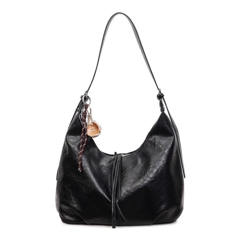 Soft PU Hobo Bag with Slouchy Design and Adjustable Strap Ideal for Everyday Use and Casual Outfits