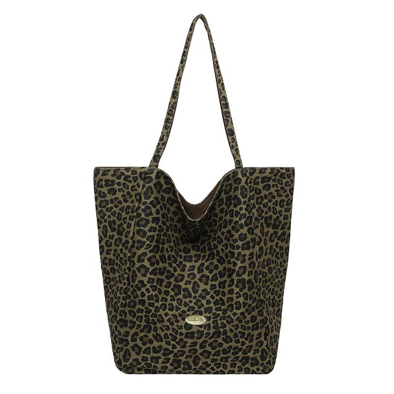 

Leopard print canvas bag women s 2025 autumn new trendy fashion college style tote bag casual large-capacity commuter bag